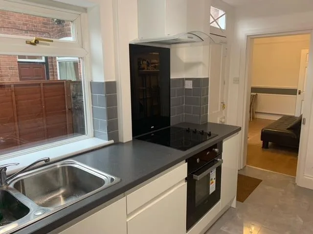 5 bedroom semi-detached house for rent
