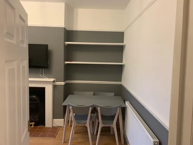 5 bedroom semi-detached house for rent