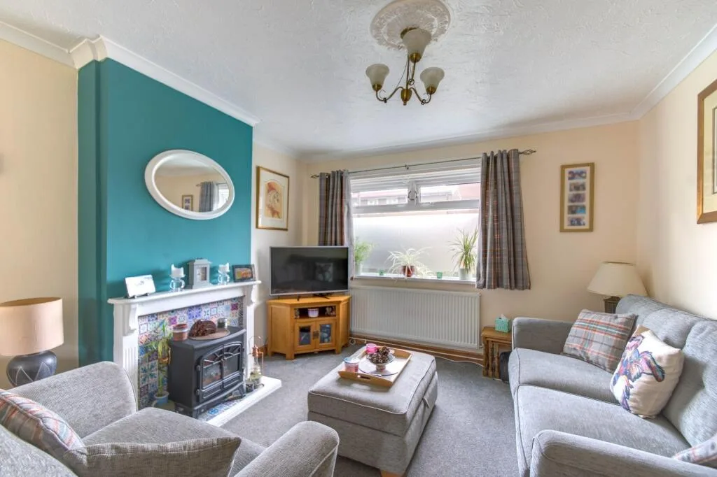 2 bedroom semi-detached house for rent