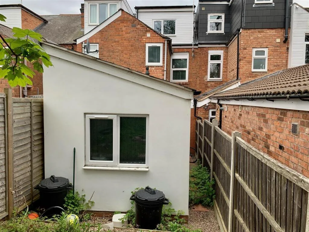 6 bedroom terraced house for rent