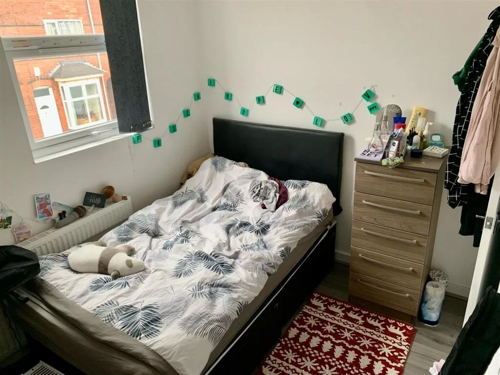 6 bedroom terraced house for rent
