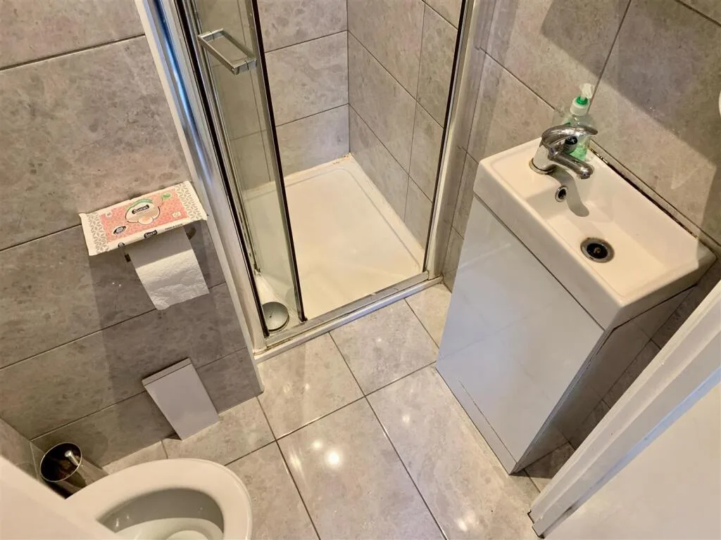 6 bedroom terraced house for rent