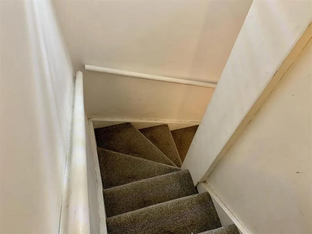 6 bedroom terraced house for rent