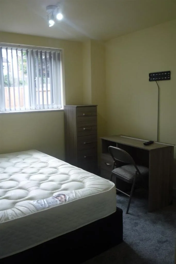6 bedroom terraced house for rent