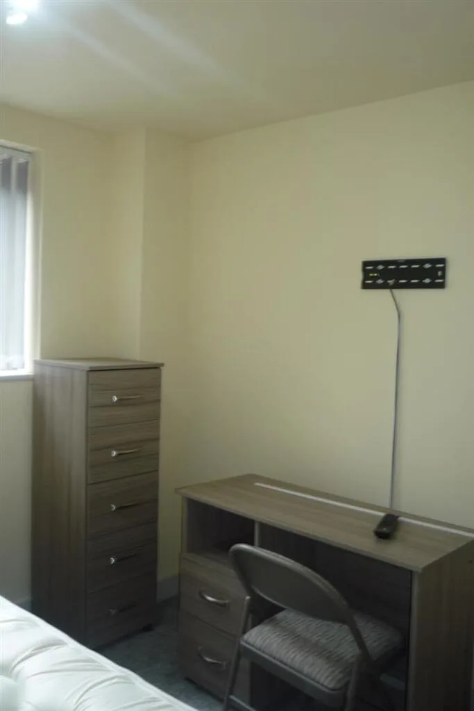 6 bedroom terraced house for rent