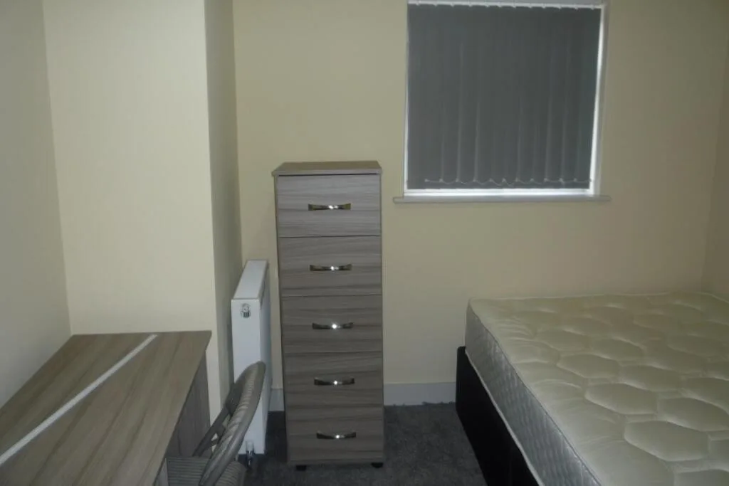 6 bedroom terraced house for rent