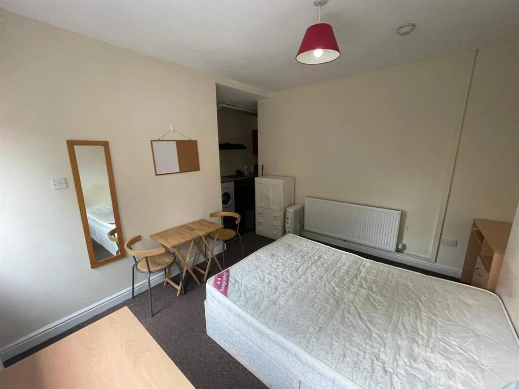 Studio flat for rent