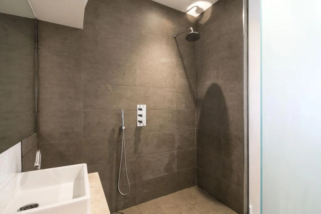 2 bedroom mews property for rent