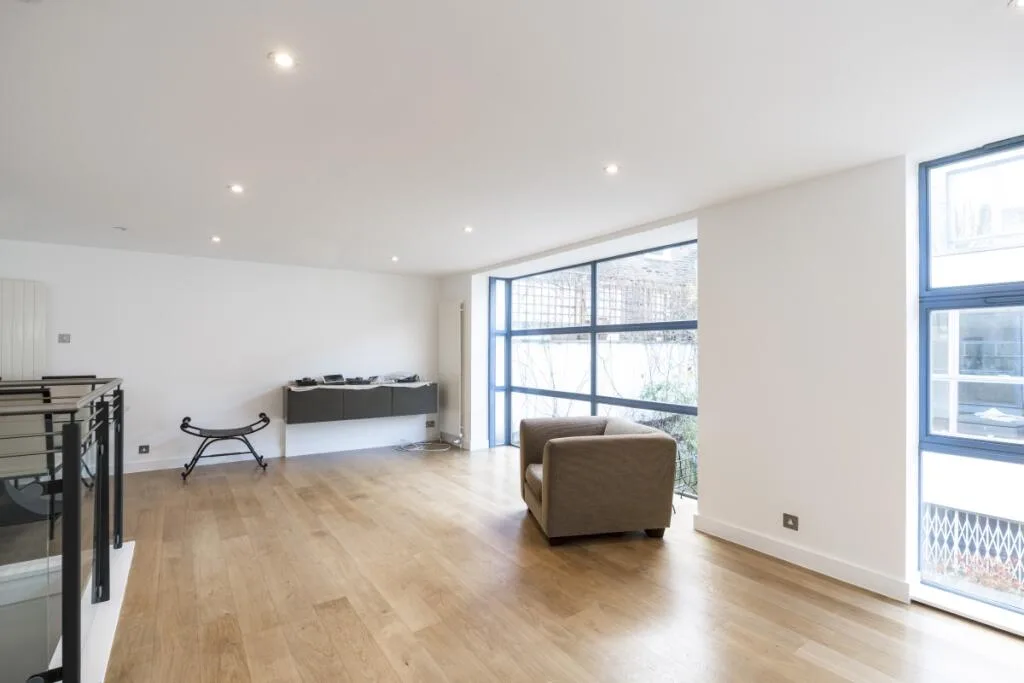 2 bedroom mews property for rent