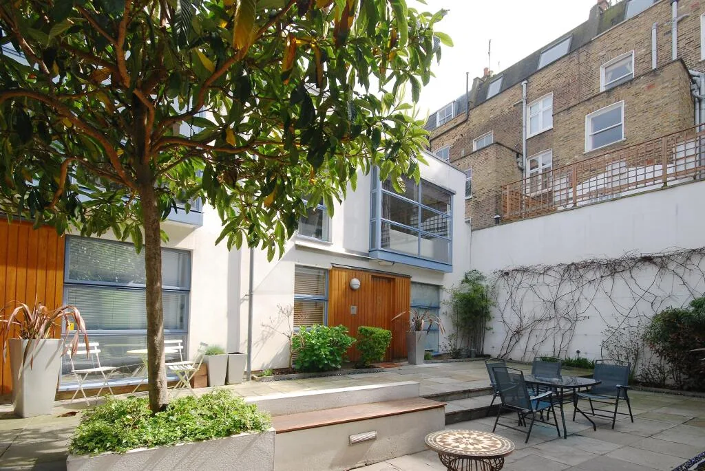 2 bedroom mews property for rent