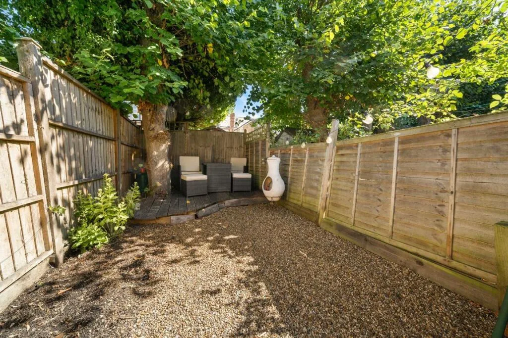 3 bedroom maisonette for rent