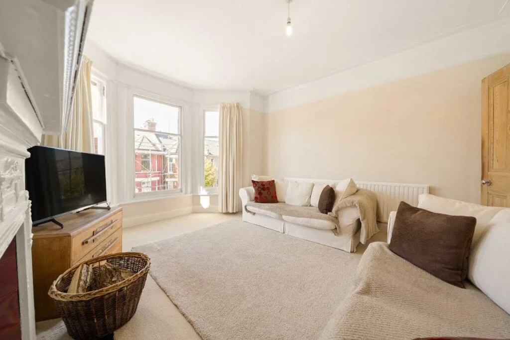 3 bedroom maisonette for rent