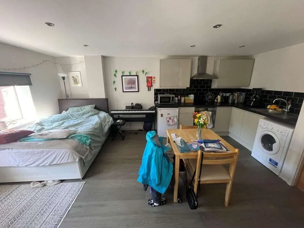 Studio flat for rent