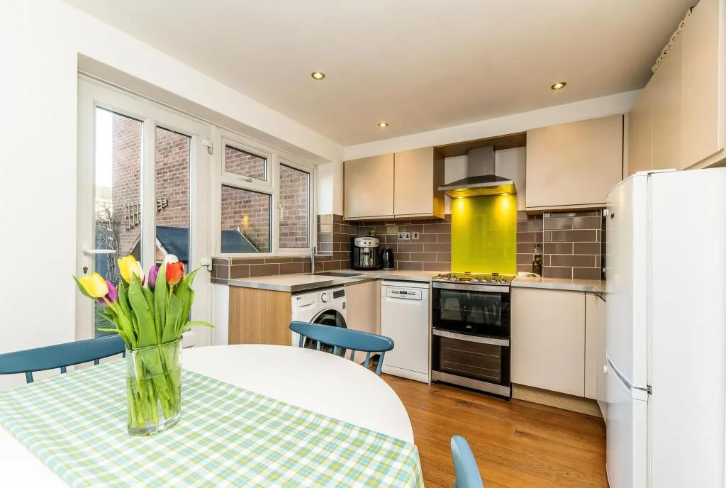 2 bedroom end of terrace house for rent