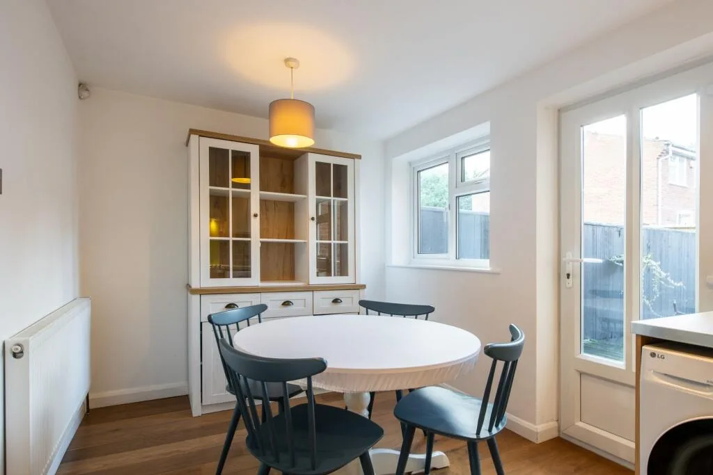 2 bedroom end of terrace house for rent