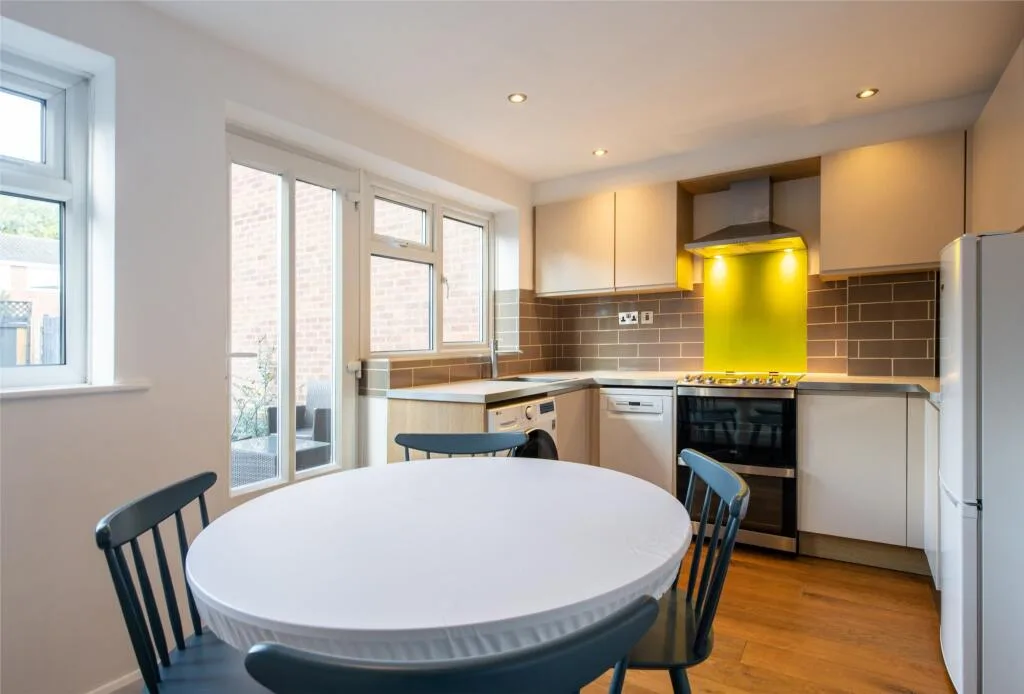 2 bedroom end of terrace house for rent