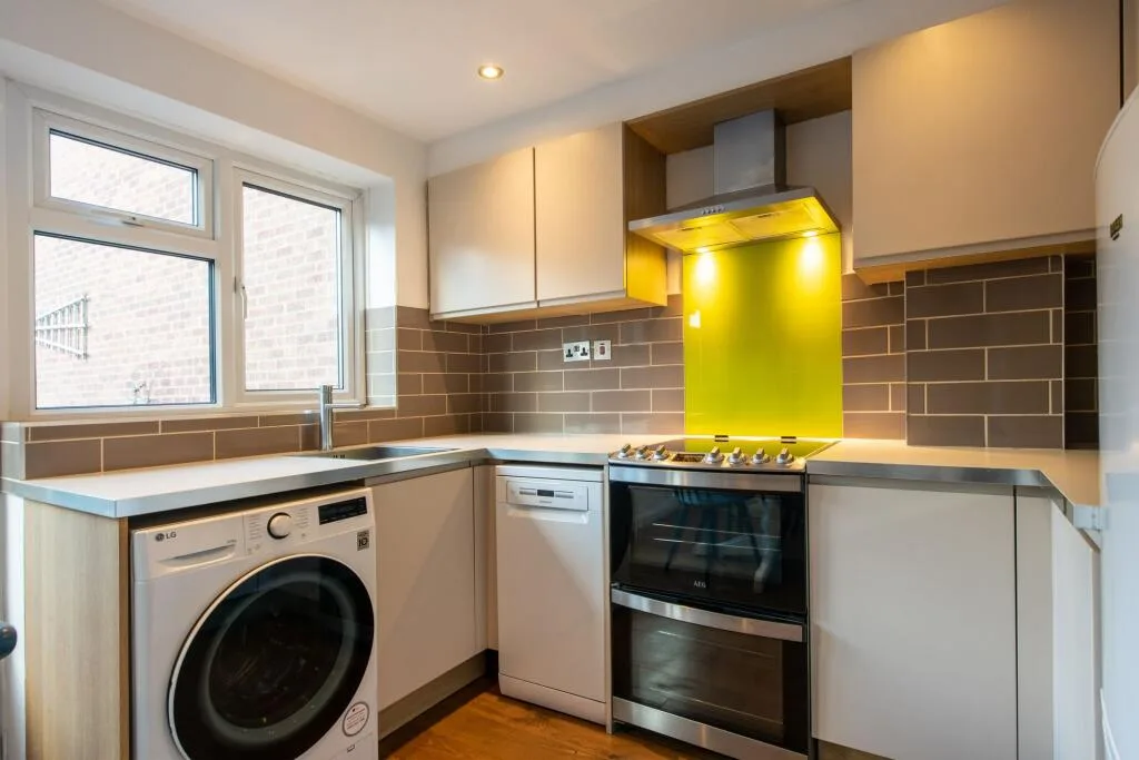 2 bedroom end of terrace house for rent