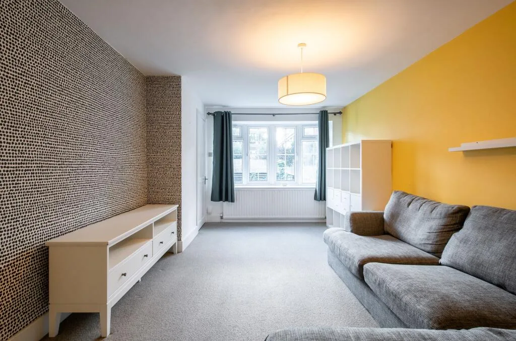2 bedroom end of terrace house for rent