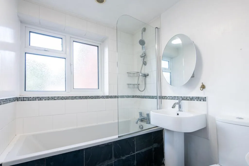 2 bedroom end of terrace house for rent