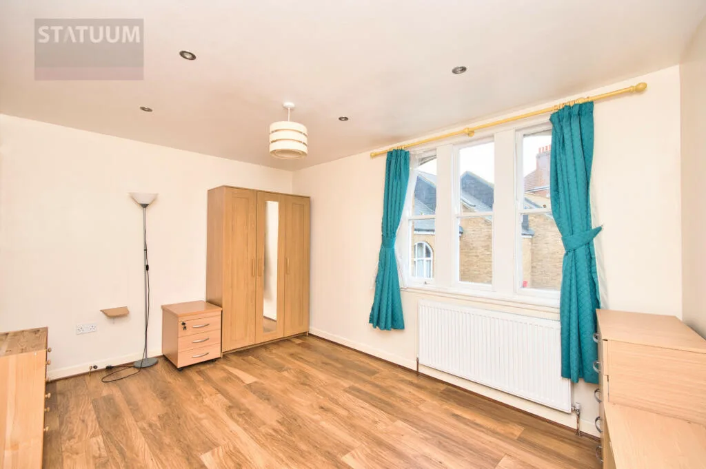 3 bedroom mews property for rent