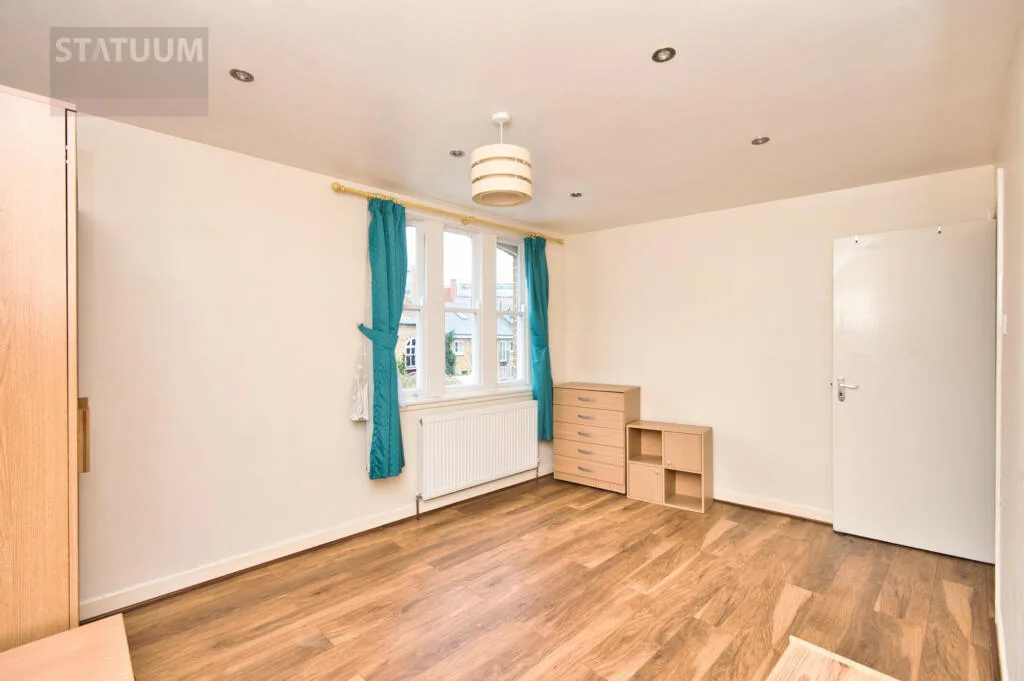 3 bedroom mews property for rent