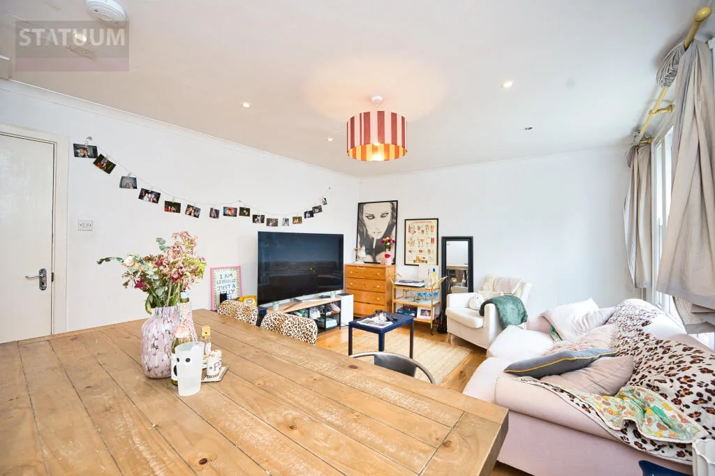 3 bedroom mews property for rent