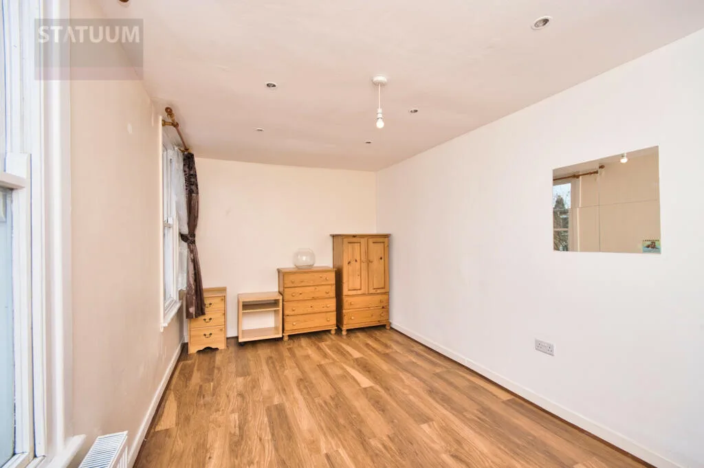 3 bedroom mews property for rent