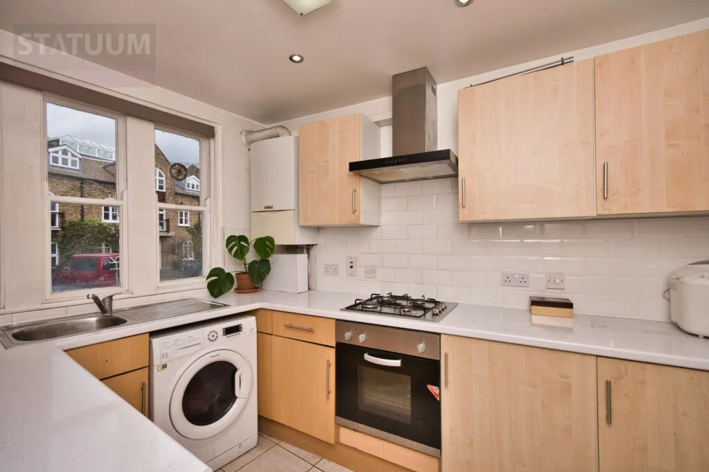 3 bedroom mews property for rent