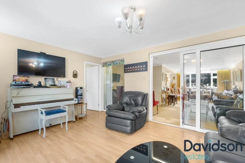 4 bedroom detached house for rent