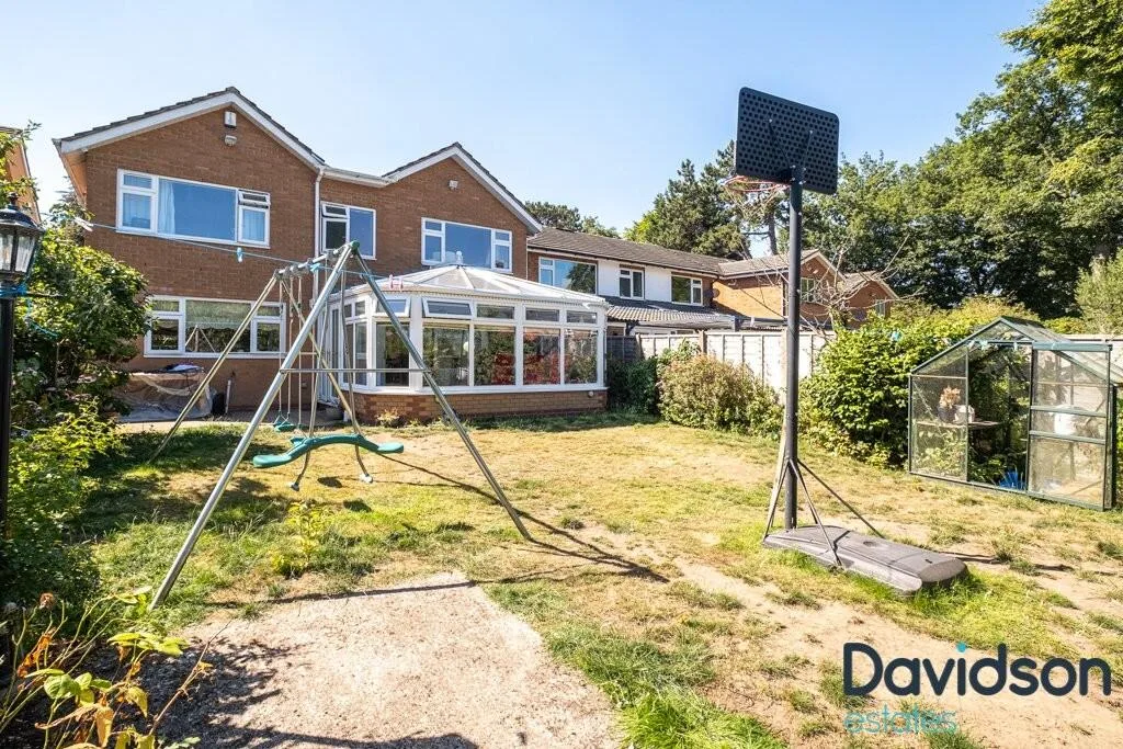 4 bedroom detached house for rent