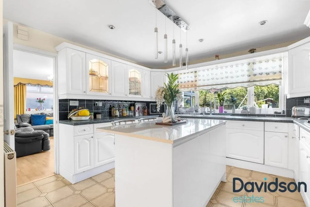 4 bedroom detached house for rent