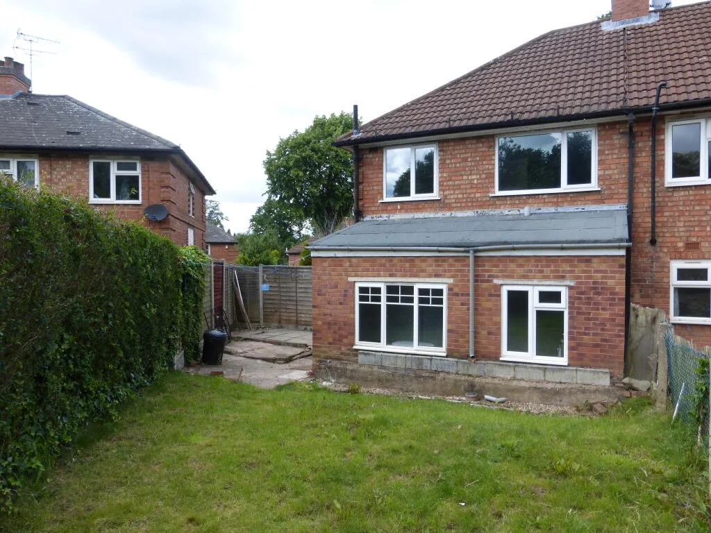 3 bedroom semi-detached house for rent