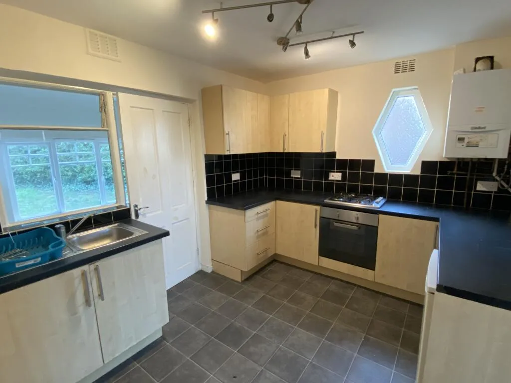 3 bedroom semi-detached house for rent