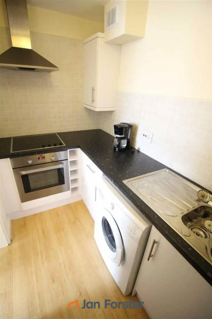 2 bedroom ground floor flat for rent
