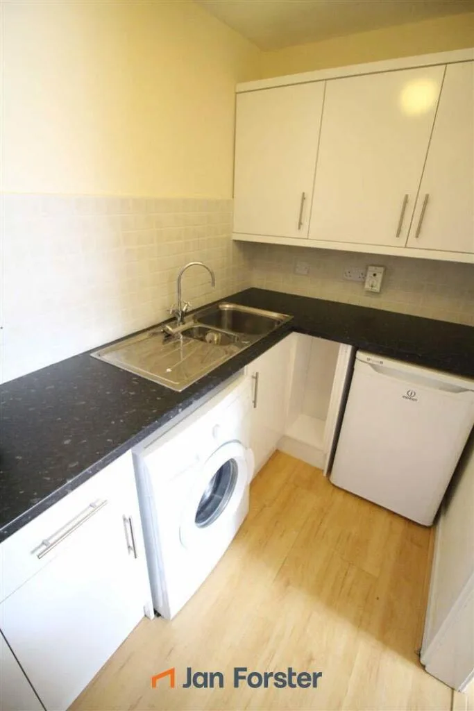 2 bedroom ground floor flat for rent