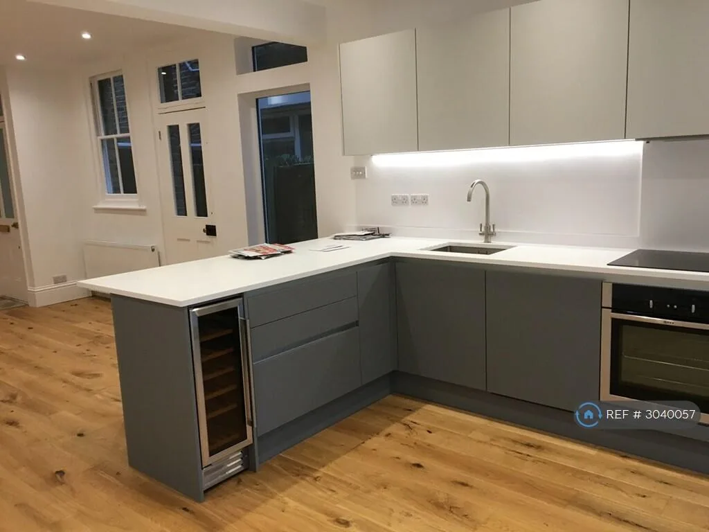 4 bedroom detached house for rent