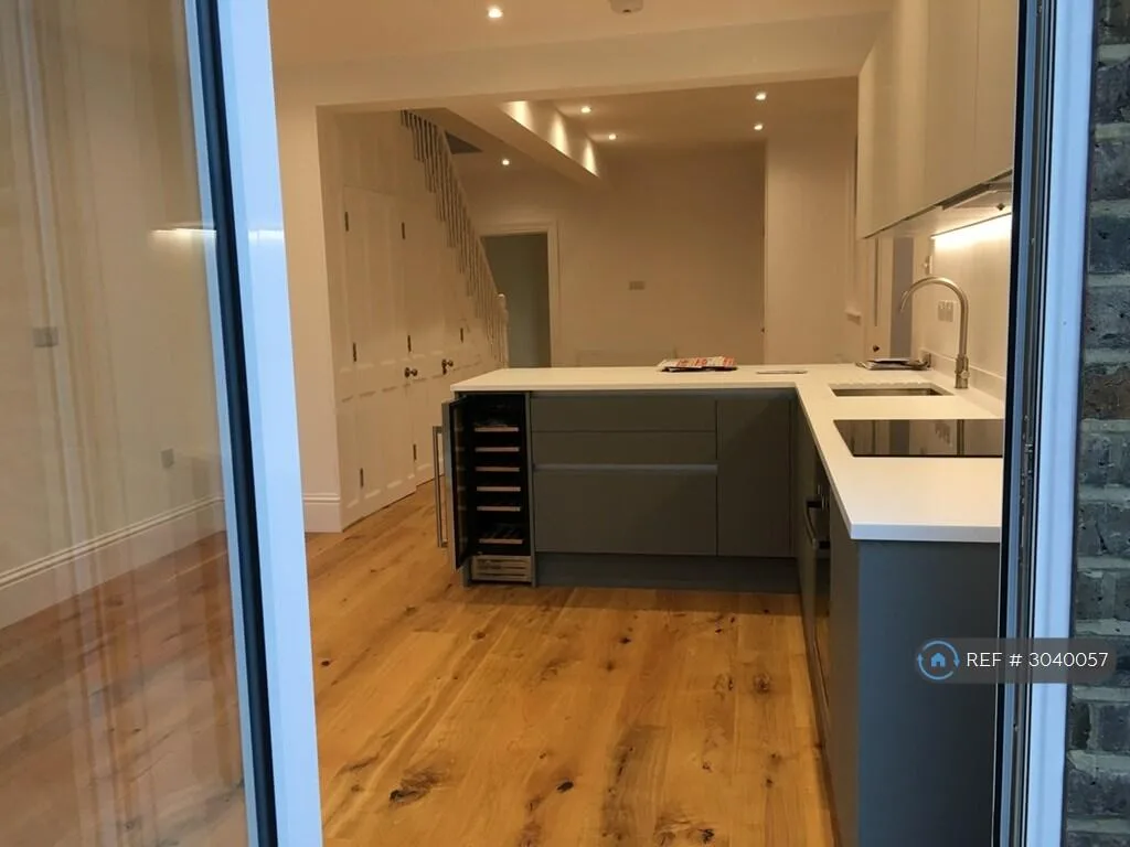 4 bedroom detached house for rent