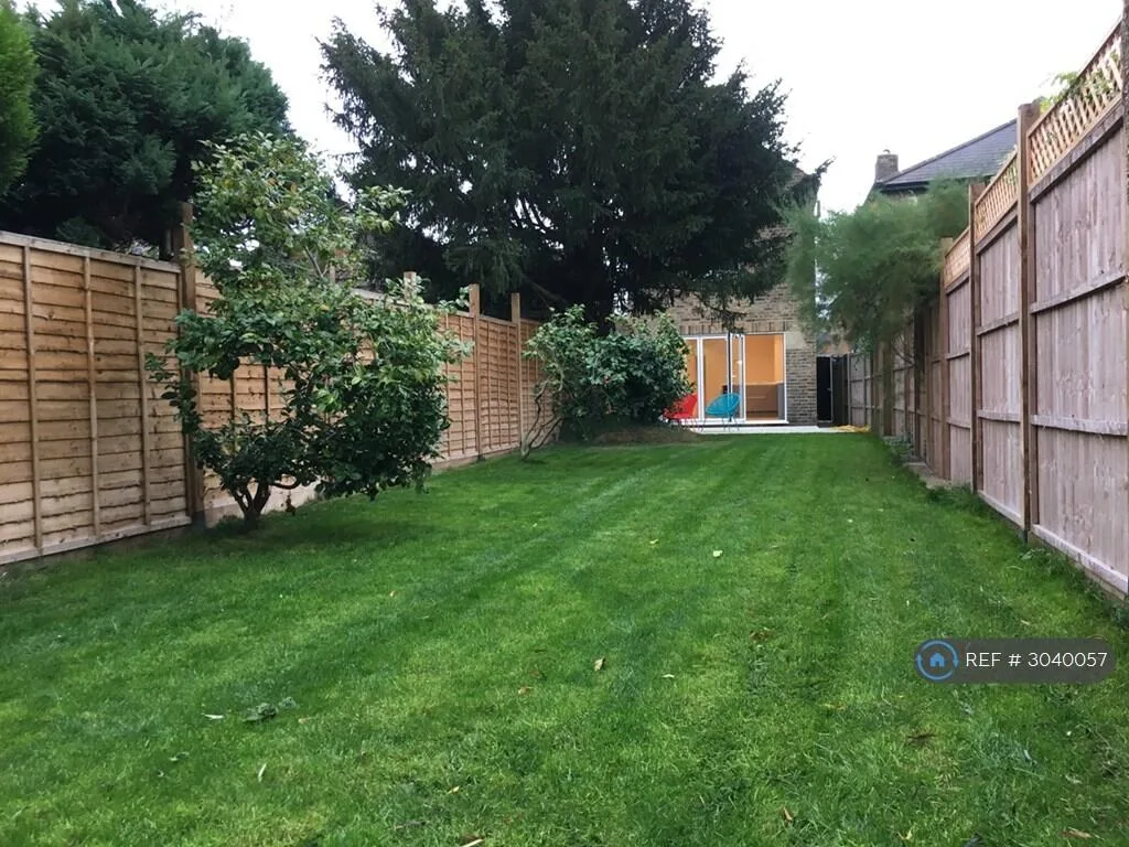 4 bedroom detached house for rent