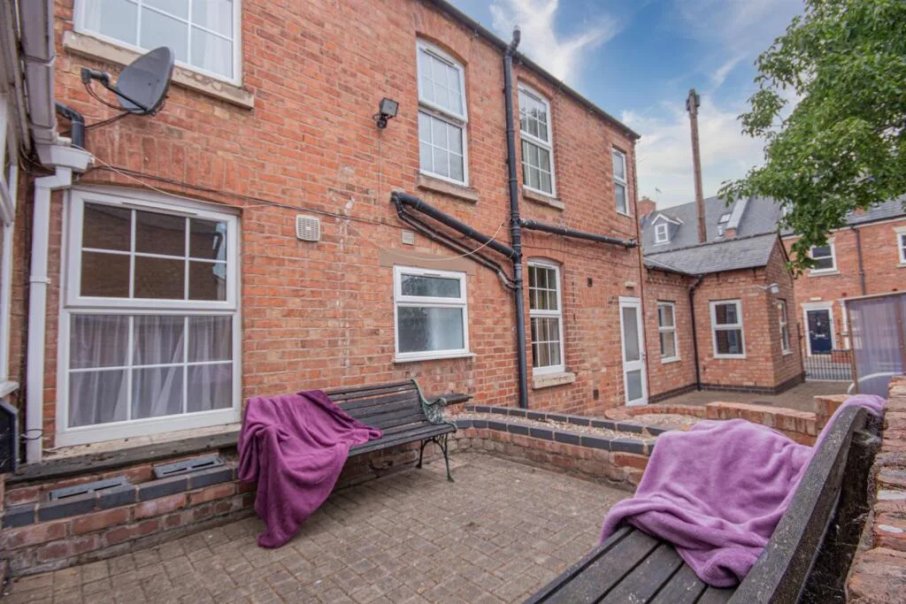 1 bedroom detached house for rent