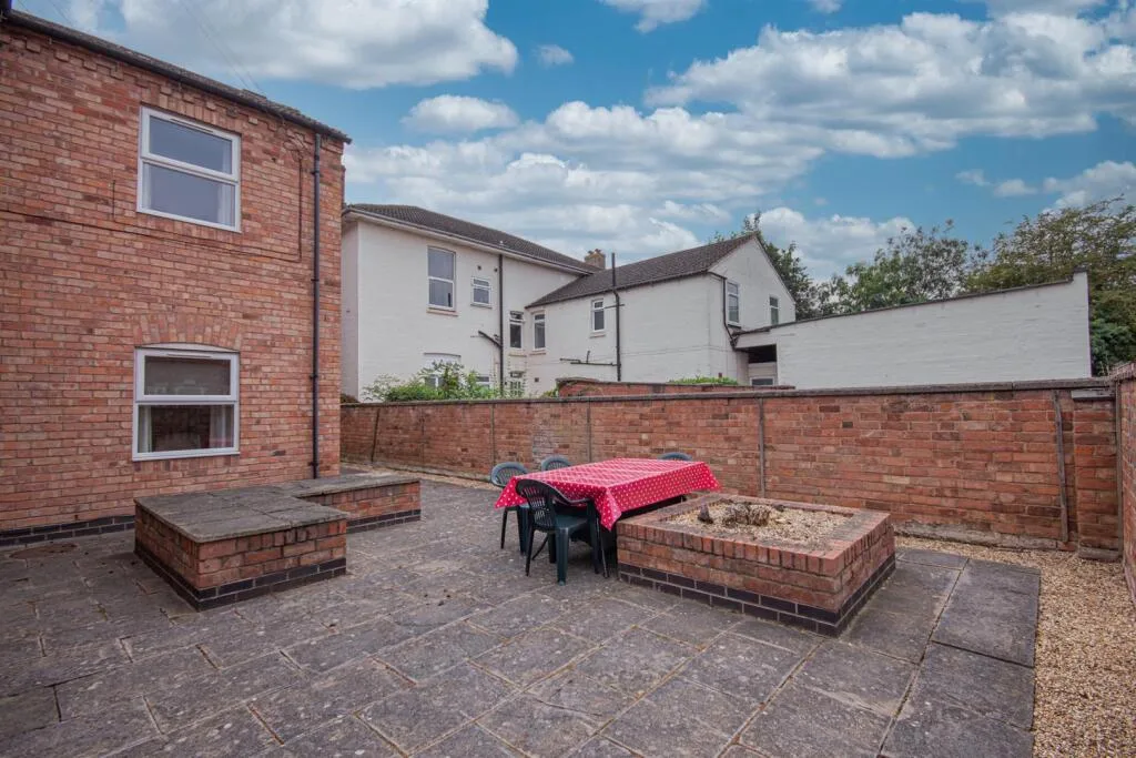1 bedroom detached house for rent