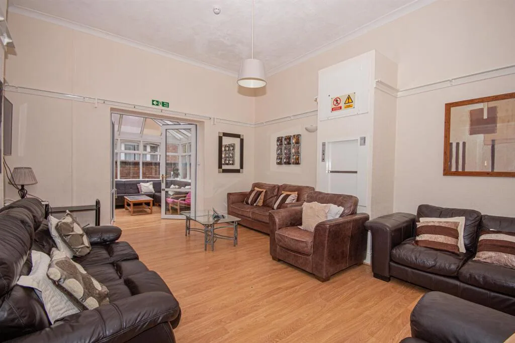 1 bedroom detached house for rent