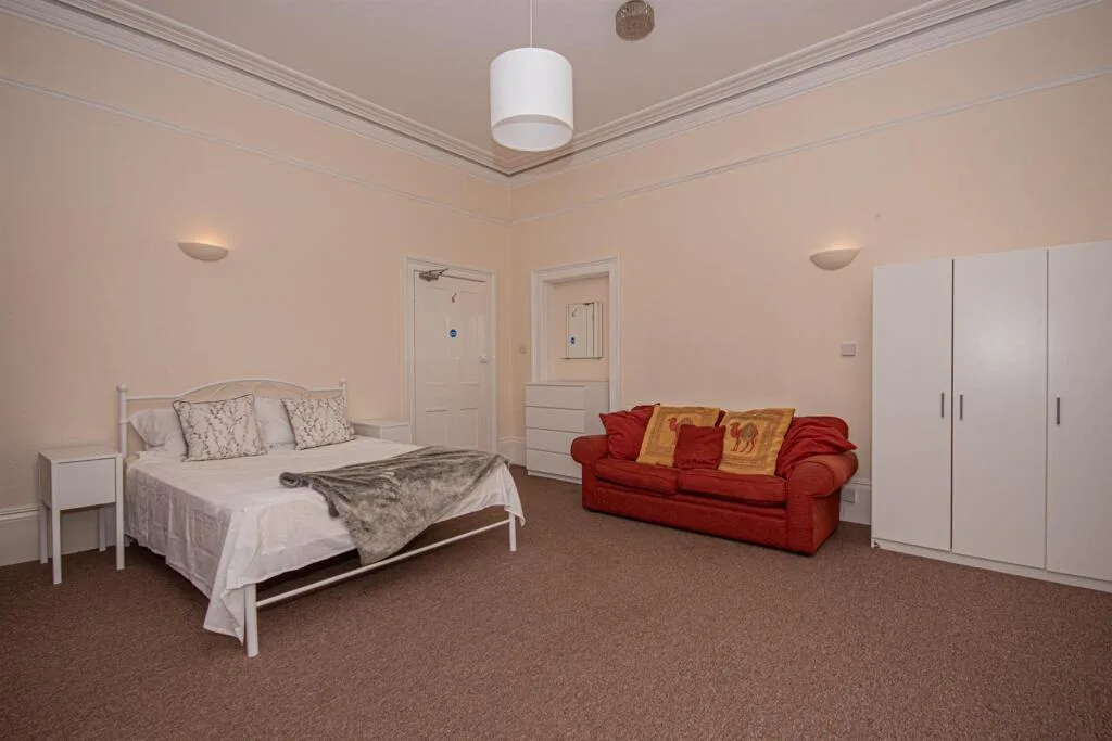 1 bedroom detached house for rent