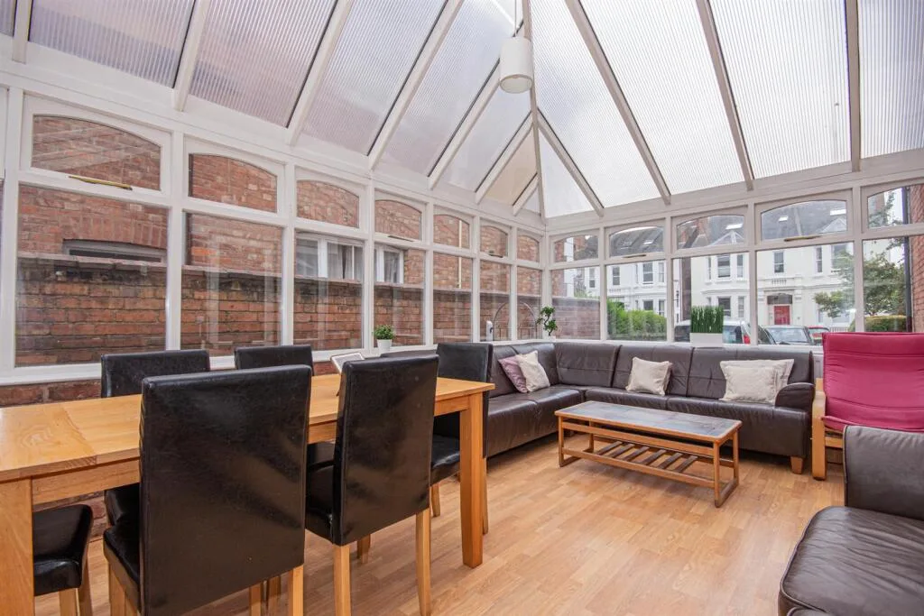 1 bedroom detached house for rent