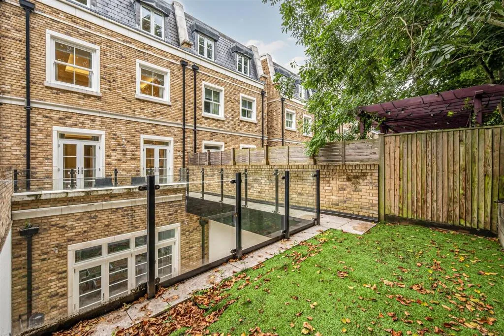 4 bedroom town house for rent