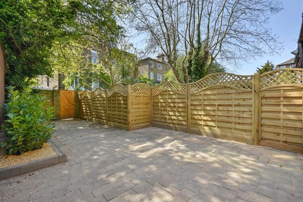 2 bedroom house for rent