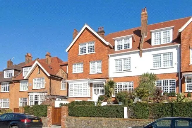 4 bedroom maisonette for rent
