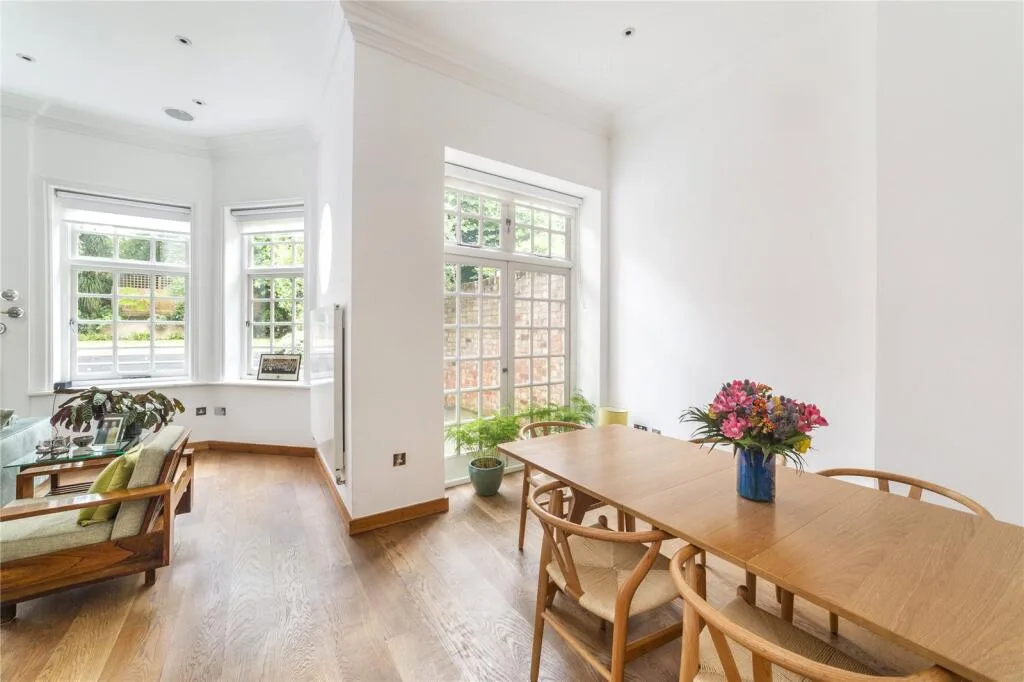 4 bedroom maisonette for rent