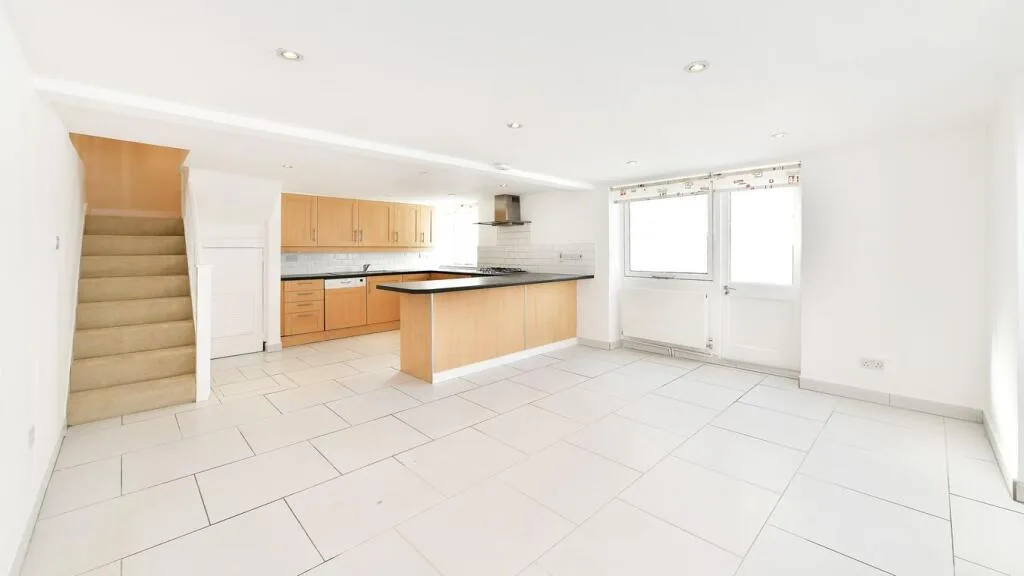 3 bedroom town house for rent