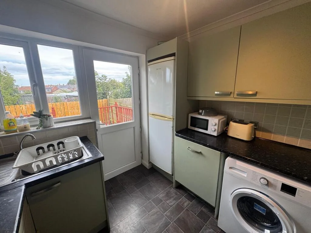 3 bedroom semi-detached house for rent
