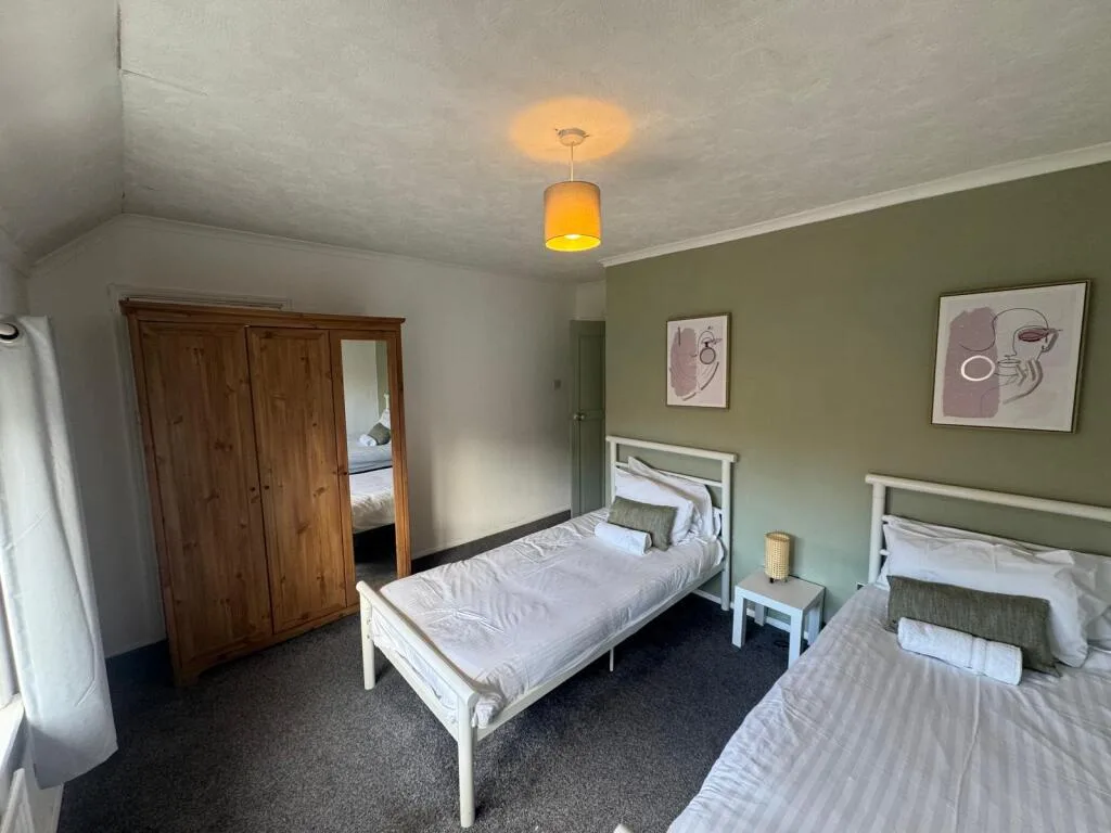 3 bedroom semi-detached house for rent